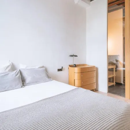 Bright&spacious 1bd